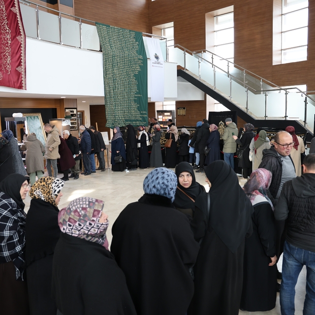 Sivas'ta Mukaddes Emanetler Sergisi'nde uzun kuyruklar oluştu