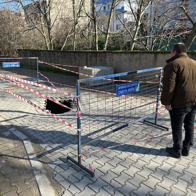 Ayvacık'ta yol çöktü