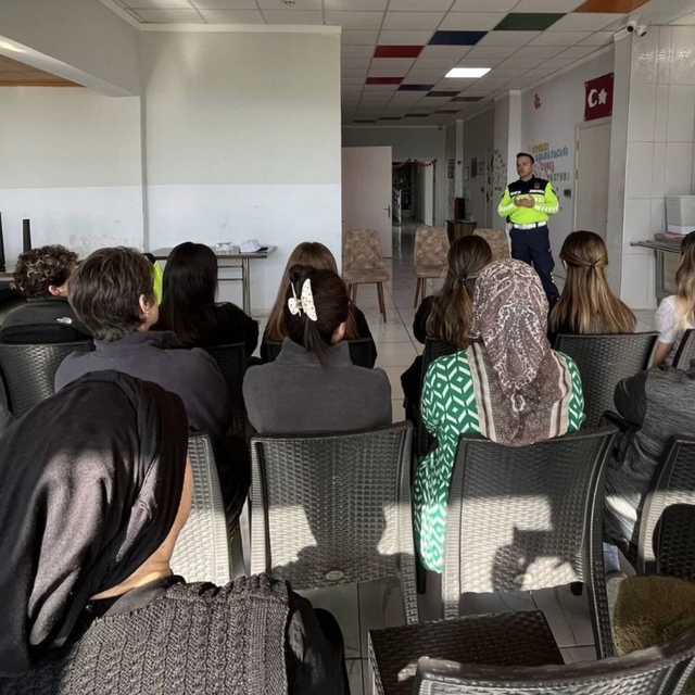 Karabiga Özel Engelli Yaşam Merkezinde çalışan kadınlara jandarma ekiplerin...