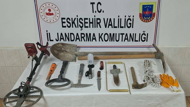 Kaçak kazı yapan 3 şüpheli suçüstü yakalandı