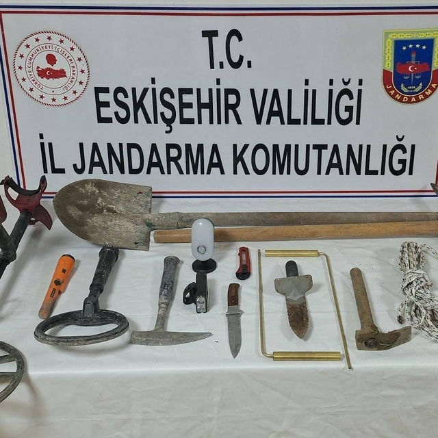 Kaçak kazı yapan 3 şüpheli suçüstü yakalandı