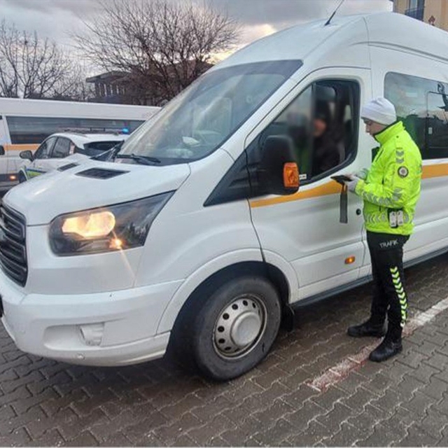 Manisa Emniyet Müdürlüğünden okul servislerine sıkı denetim