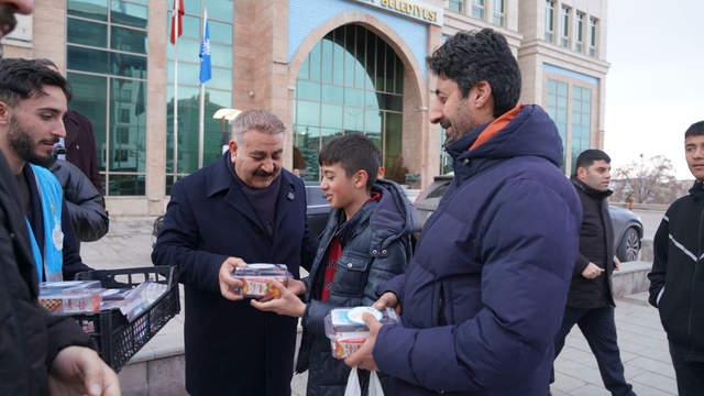 Başkan Sunar; "Ramazan sevincini ve bereketini hep birlikte yaşıyoruz"