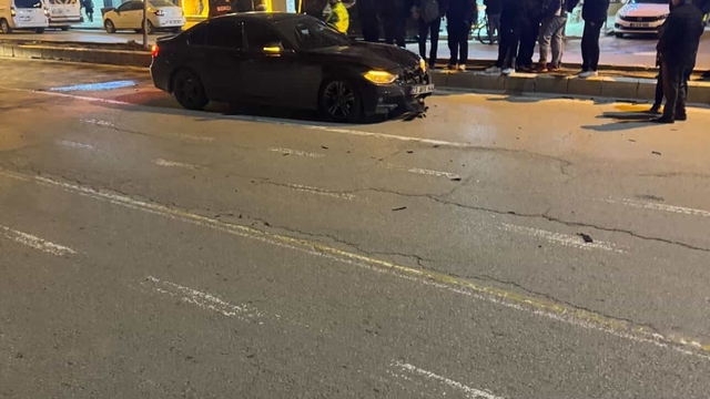 Otomobil, yayalara çarptı: 2 ağır yaralı