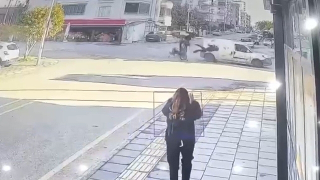 Erdemli'de feci motosiklet kazası: Genç sürücü hayatını kaybetti
Kaza anı kamerada