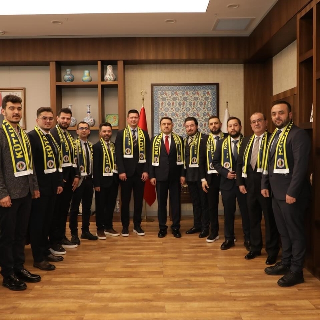 Vali Musa Işın ve Başkan Eyüp Kahveci, Kütahya Fenerbahçeliler Derneği yöne...