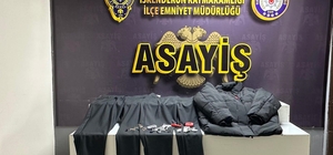 Mağazada ürünlerin alarmlarını tornavida ile sökerken yakalandı