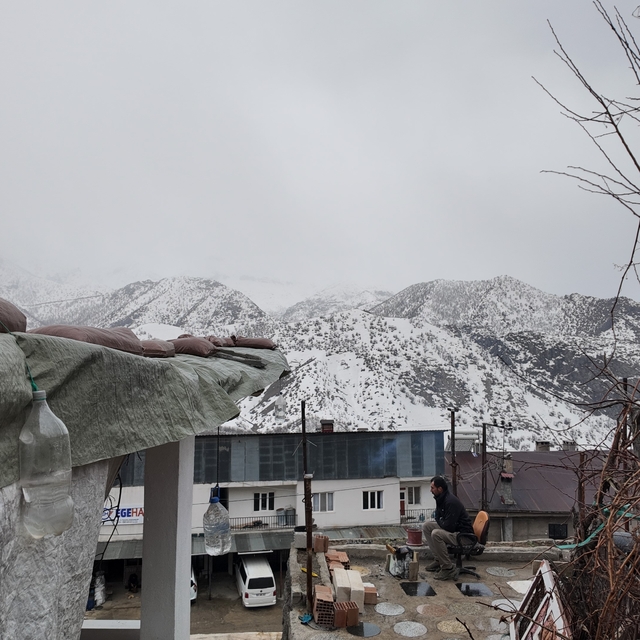 Bütün birikimi ile ev yaptı, toprak kayması ile 'hayatı' askıda kaldı