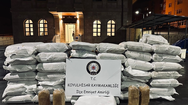 Sivas'ta 1 ton 337 kilo kaçak tütün ele geçirildi
