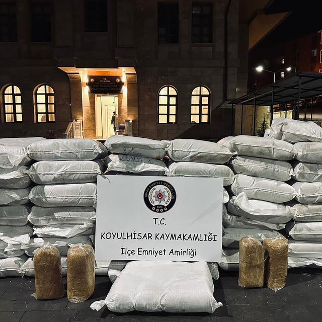 Sivas'ta 1 ton 337 kilo kaçak tütün ele geçirildi