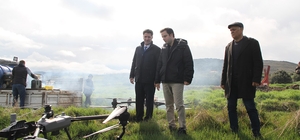 Kaymakam Altuntaş drone ile gübreleme çalışmalarını inceledi