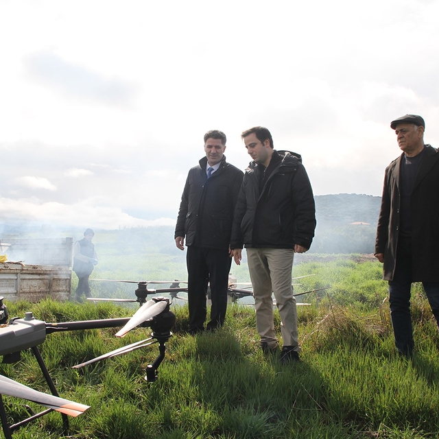 Kaymakam Altuntaş drone ile gübreleme çalışmalarını inceledi
