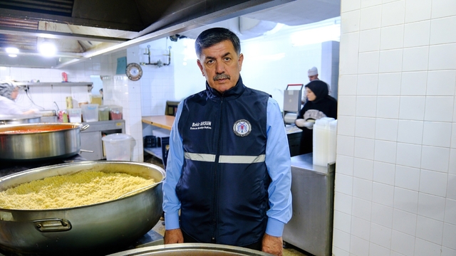 Erzincan'da ihtiyaç sahiplerine her gün 3 çeşit iftar yemeği ulaştırılıyor