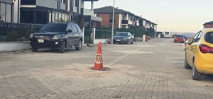 Vatandaşların rögar kapağı imtihanı
Sokağa kanalizasyon şebekesi döşediler,...