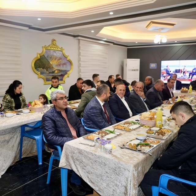 İlçe protokolü öğrencilerle iftarda bir araya geldi