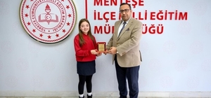 Muğlalı Azra, İstiklal Marşı'nı Güzel Okuma Yarışması'nda Türkiye birincisi...