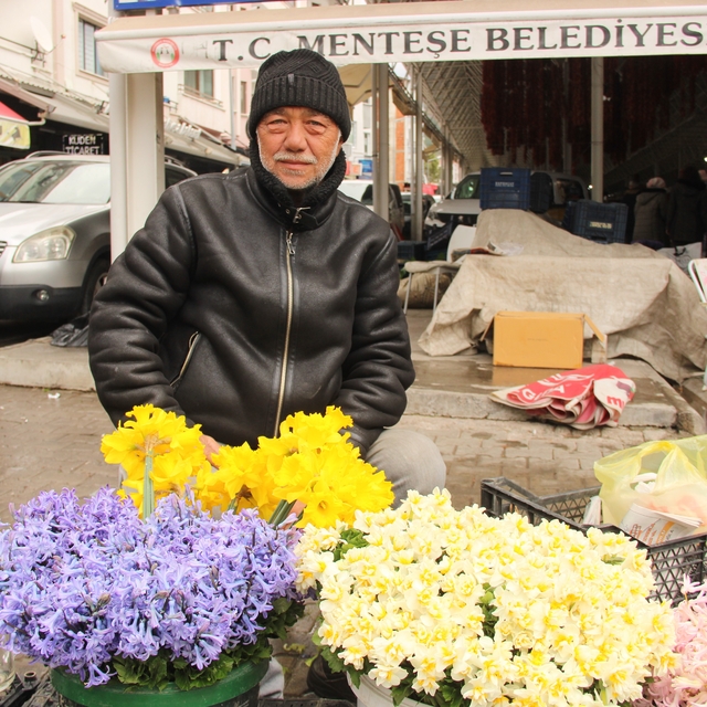 Nergisler Menteşe pazarına renk katıyor