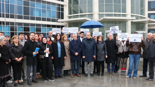 Eski eşinin üniversite kampüsünde öldürdüğü Meliha için adliye önünde açıklama