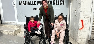 Diyarbakır’da engelli kızlara akülü sandalye desteği