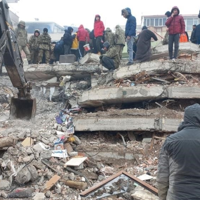 Depremde yıkılan pasaj davasında beraat kararı