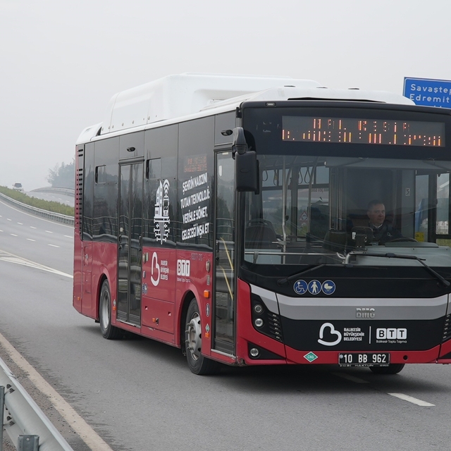 Balıkesir, ulaşımda vatandaşın cebini düşünüyor
Balıkesir Büyükşehir Beledi...