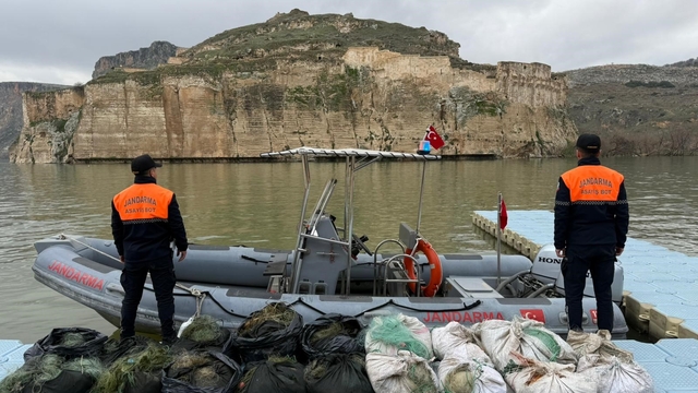 Ağ ile avlanma yasağına uymayan şahıslar jandarmaya yakalandı