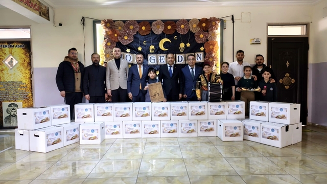 Gaziantep'te öğrenciler yardım kolileri hazırladı