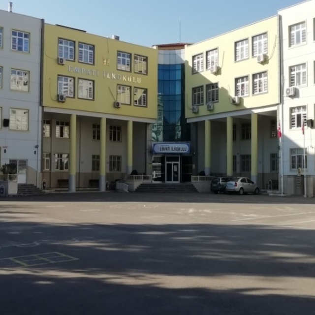 Gaziantep'te kadın öğretmen ve okul müdürüne saldırı girişimi