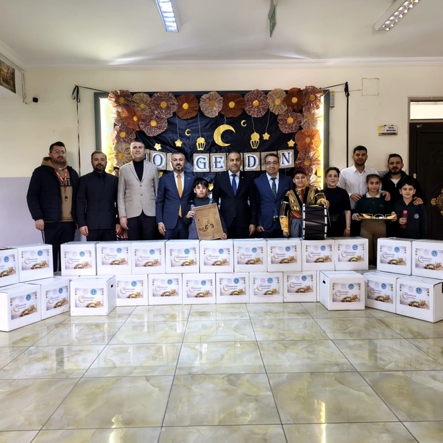 Gaziantep'te öğrenciler yardım kolileri hazırladı