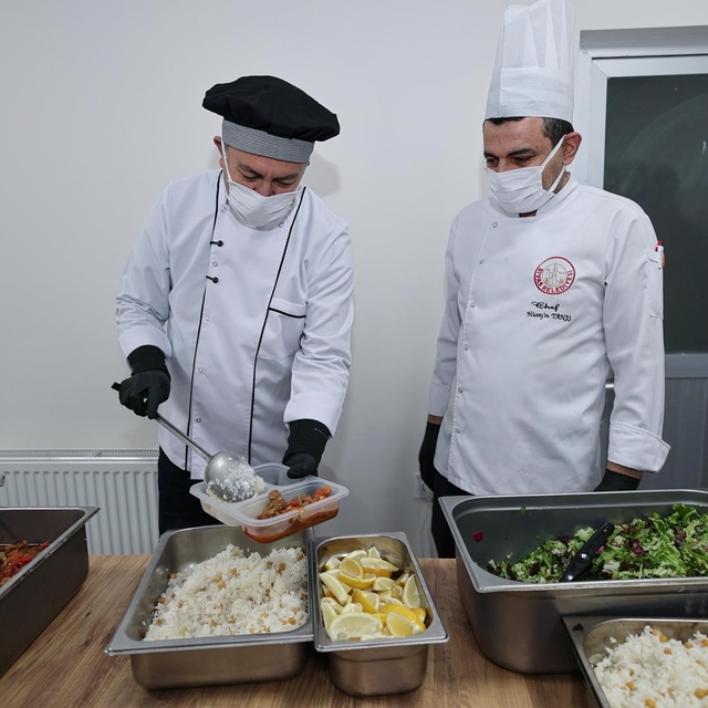 Sivas Belediyesi her gün 400 ihtiyaçlı ailenin iftar sofrasını kuruyor