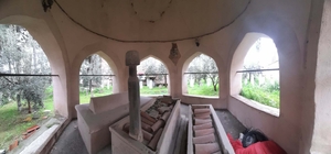 Tarihi Hüsrev Ağa Camisi'nin haziresi tahrip edildi