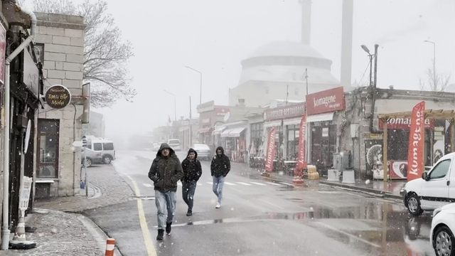 Aksaray'ın yüksek kesimlerinde kar yağışı etkili oluyor