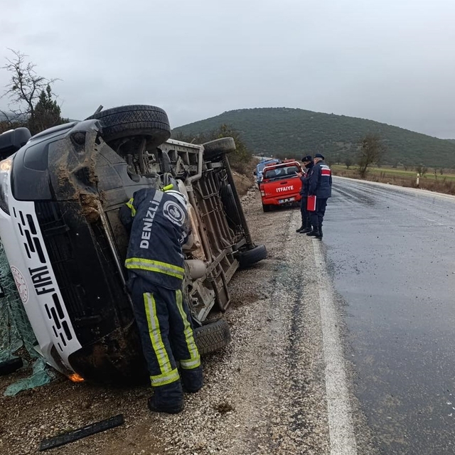 Denizli'de diyaliz hastalarını taşıyan minibüsün devrildiği kazada 9 kişi y...