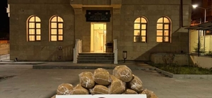 Kaçak tütünleri açıktan taşırken yakalandı
Şüphe üzerine durdurulan aracın...