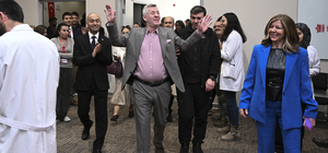 Şarkıcı Metin Şentürk "Benim Hikayem" etkinliğinde hastalarla buluştu