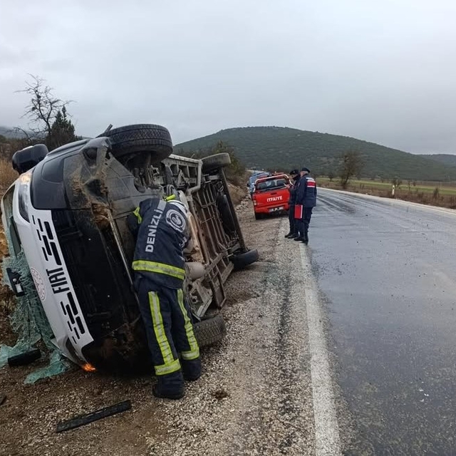 Tavas'ta servis aracı yan yattı; 9 yaralı