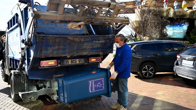 Kuşadası'nda geri dönüştürülebilir atıklar toplandı