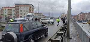 Samsun'da cip bariyere çarptı, anne ve oğlu yaralandı