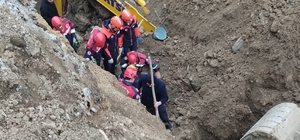 Trabzon'da göçük altında kalan iş makinesi operatörü kurtarıldı