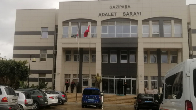 Yol kenarında cesedi bulunan kadının eşi gözaltında