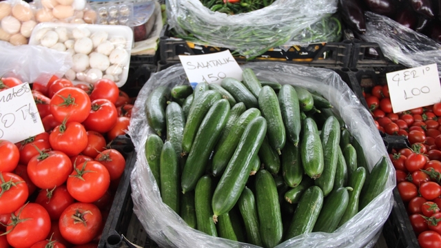 Seralar zarar gördü, Muğla'da salatalık rekor fiyata ulaştı