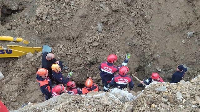 Göçük altında kalan operatör kurtarıldı