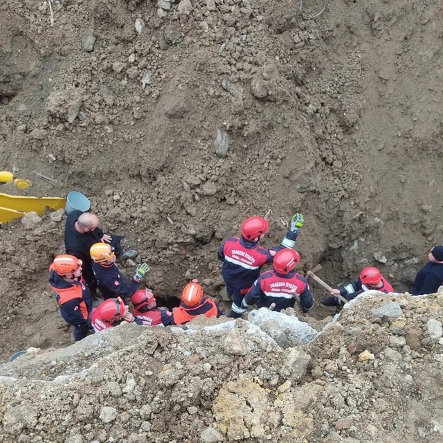 Göçük altında kalan operatör kurtarıldı