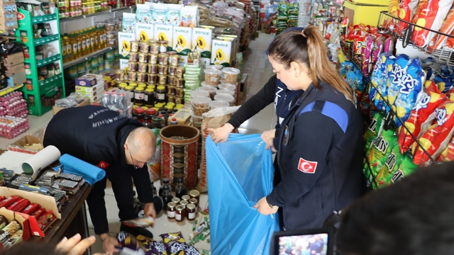 Şanlıurfa'da marketlere Ramazan denetimi
Binlerce ürüne el konuldu