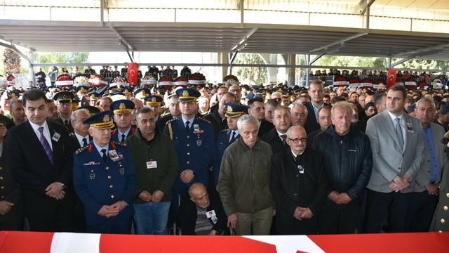 Balıkesir'de kaza kırıma uğrayan F-16 uçağının enkazı kaldırılıyor (7)