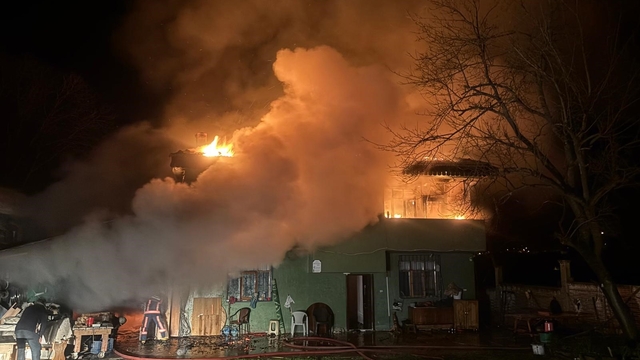 Ordu'da ambarda çıkan yangın marangoz atölyesi ve ahırı küle çevirdi