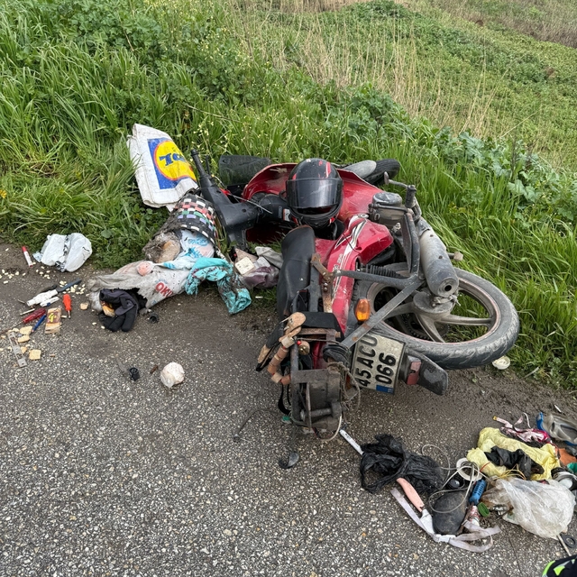 Manisa'da devrilen motosikletin sürücüsü ağır yaralandı