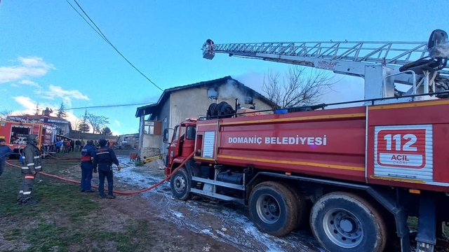Domaniç'te çatı yangını