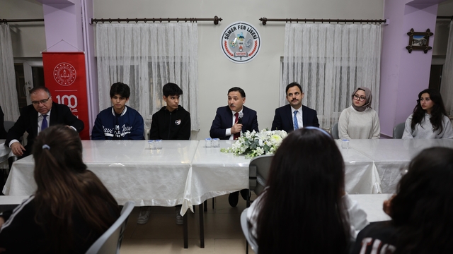 Vali Çiçek, öğrencilerle iftar yaptı