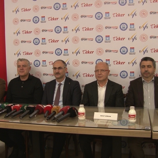 Uludağ'daki uluslararası kayak organizasyonlarının lansmanı Bursa'da yapıld...